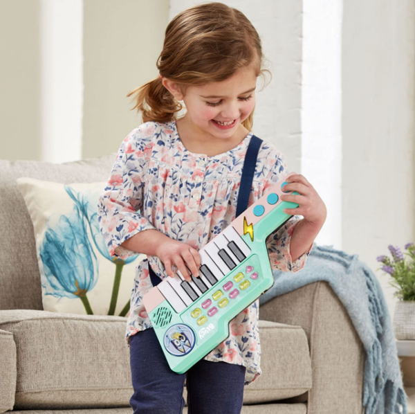 VTech - Bluey Bluey's Keytar Toy (Green) | It has 5 Instrument Sounds, Phrases, Sound Effects & Melodies, Interactive Musical Toy | Ideal gift for Kids 3, 4, 5+ Years - Image 4